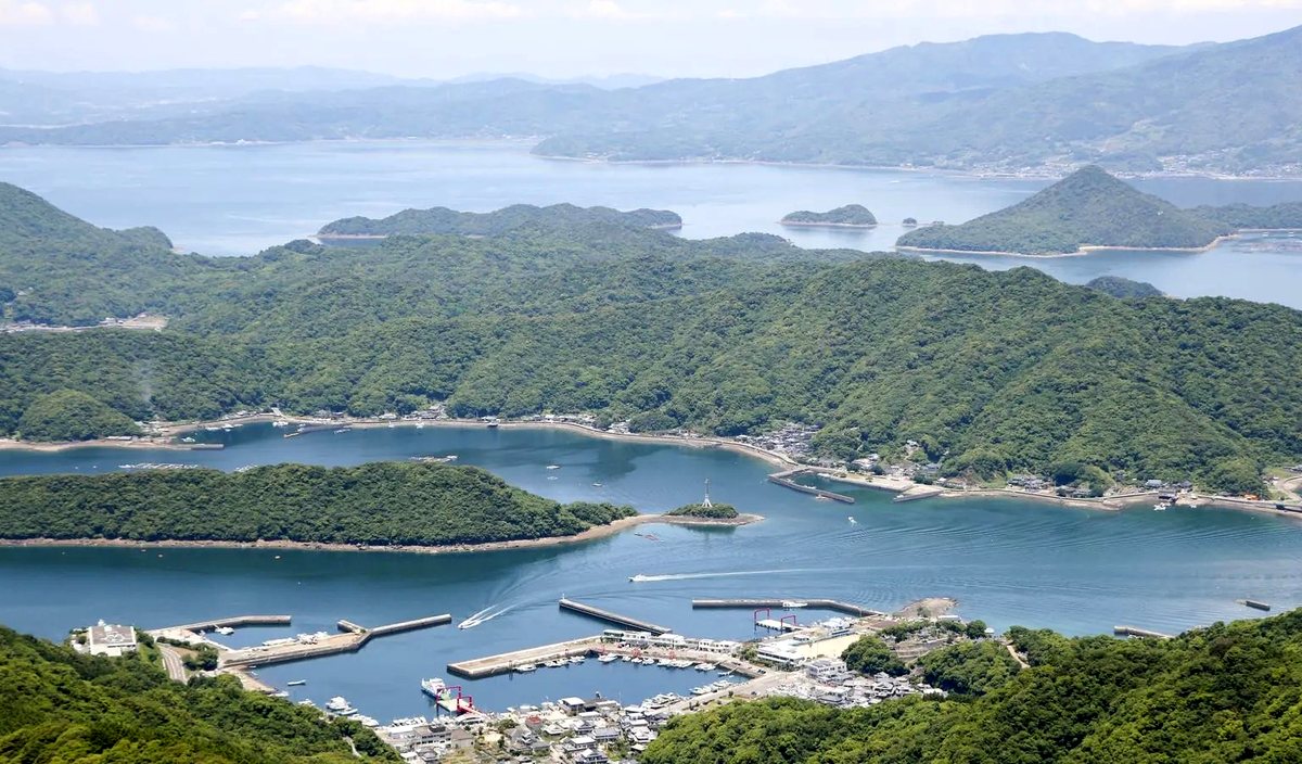 御所浦港と島々の空撮
